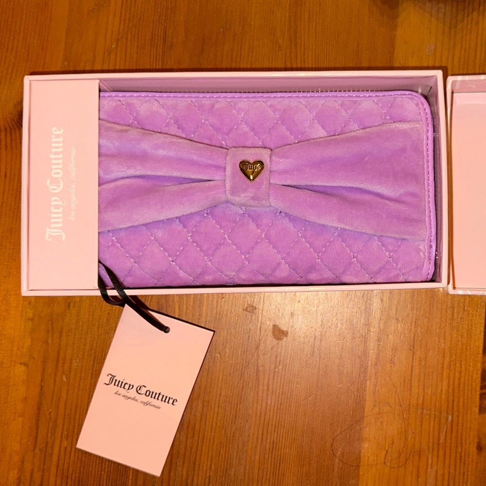 Juicy Couture Lavender Quilted Clutch💕